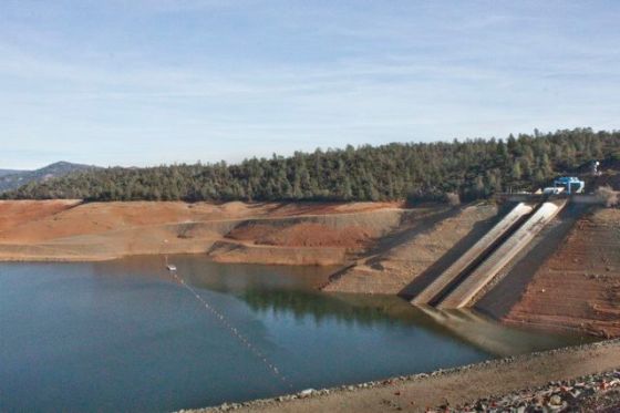 Oroville Dam pumps sticking out of water.