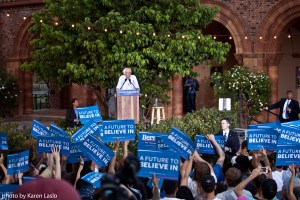 _MG_7934BernieSigns:crowd